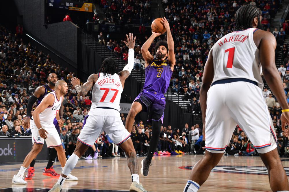 借着精密的 借着精密的